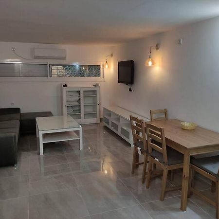 יחידת אירוח חדשה ומקסימה בכרמיאל Apartment Luaran gambar