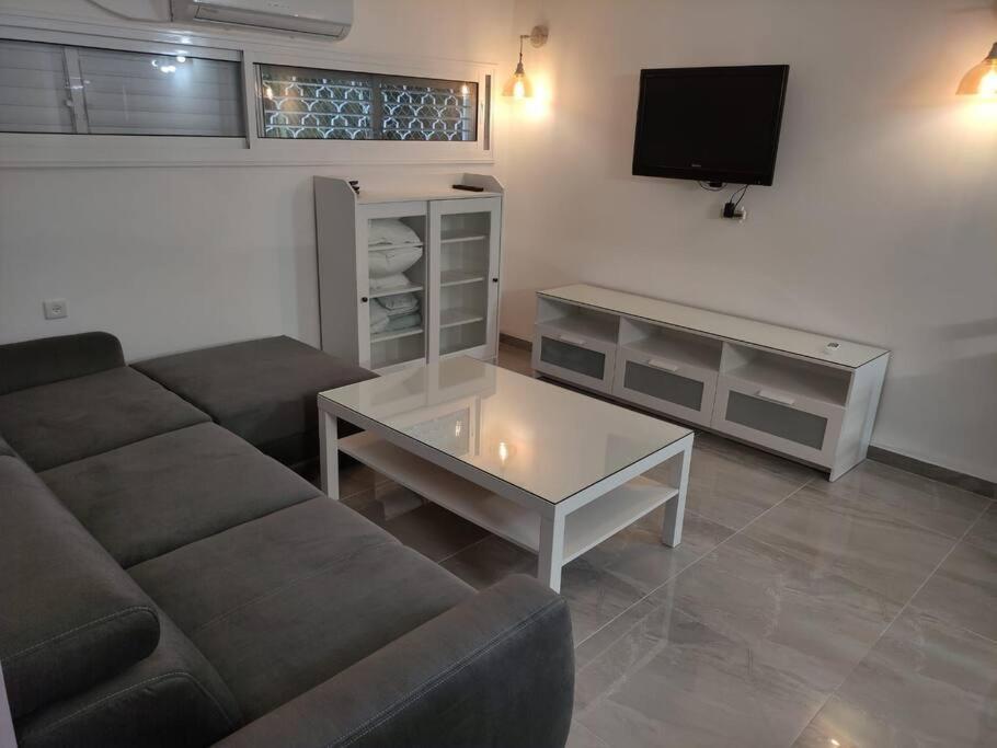 יחידת אירוח חדשה ומקסימה בכרמיאל Apartment Luaran gambar